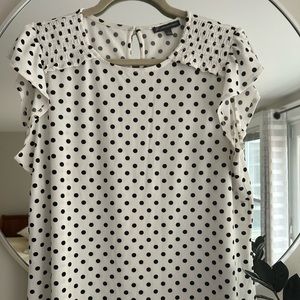 White/black polka dot top. Sz L. Adrianna Papell